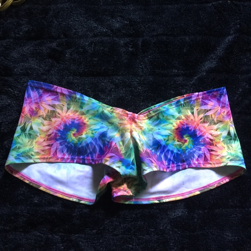 TRIPPY RAINBOW BOOTY SHORTS